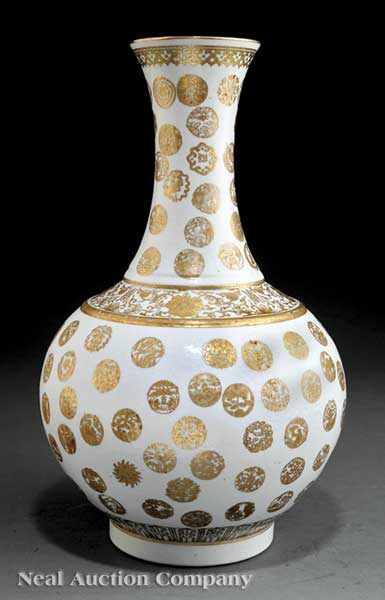 Appraisal: A Chinese Gilt-Decorated Porcelain Bottle Vase late th early th