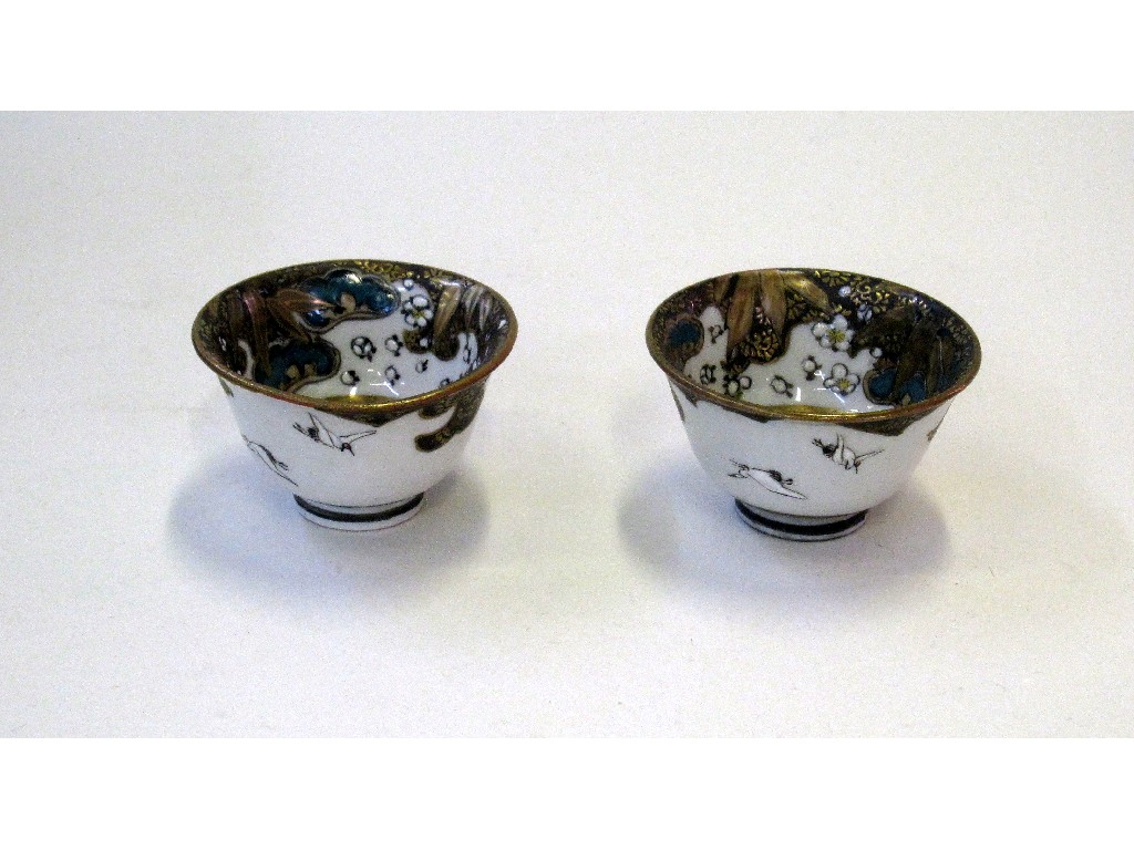 Appraisal: Pair of small Japanese bowls each decorated with a tortoise