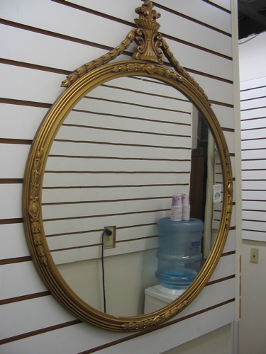 Appraisal: AN AMERICAN ROUND WALL MIRROR The gilt wood frame having