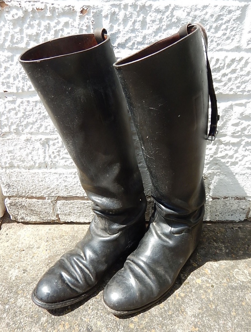 Appraisal: A pair of gentleman's vintage leather riding boots