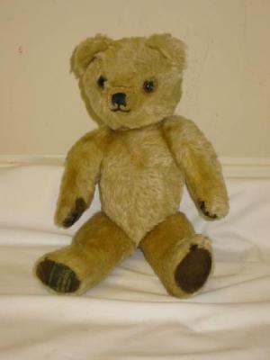 Appraisal: A Merrythought teddy bear covered in pale gold plush with