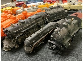 Appraisal: A good lot of fifty assorted vintage Lionel train cars