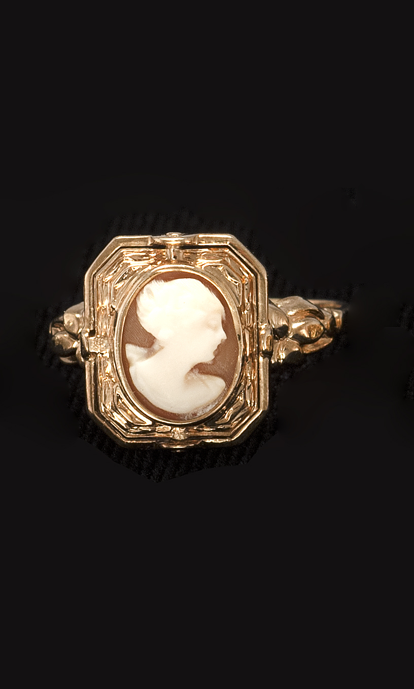 Appraisal: DIAMOND AND CAMEO REVOLVING RING In kt yellow gold Cameo