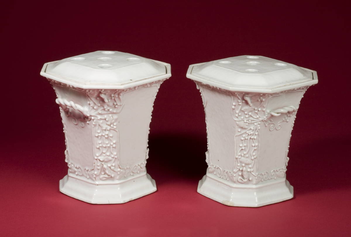 Appraisal: PAIR OF CHINESE EXPORT PORCELAIN WHITE-GROUND BOUGH POTS AND COVERS