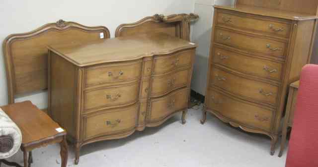 Appraisal: SEVEN-PIECE PROVINCIAL STYLE BEDROOM FURNITURE SET Drexel Furniture Co c