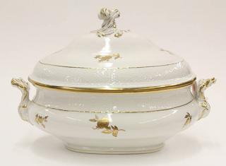 Appraisal: Large Continental style lidded tureen Large Continental style lidded tureen