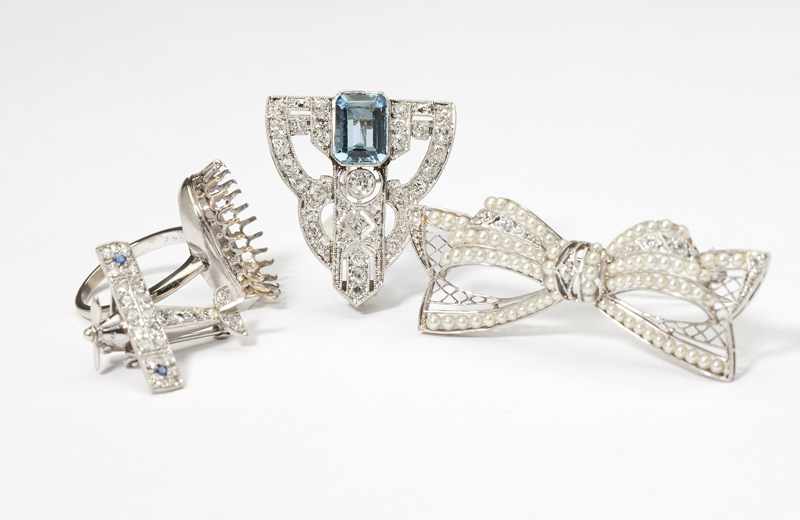 Appraisal: Circa comprising a platinum shield-shaped brooch set with a rectangular-cut