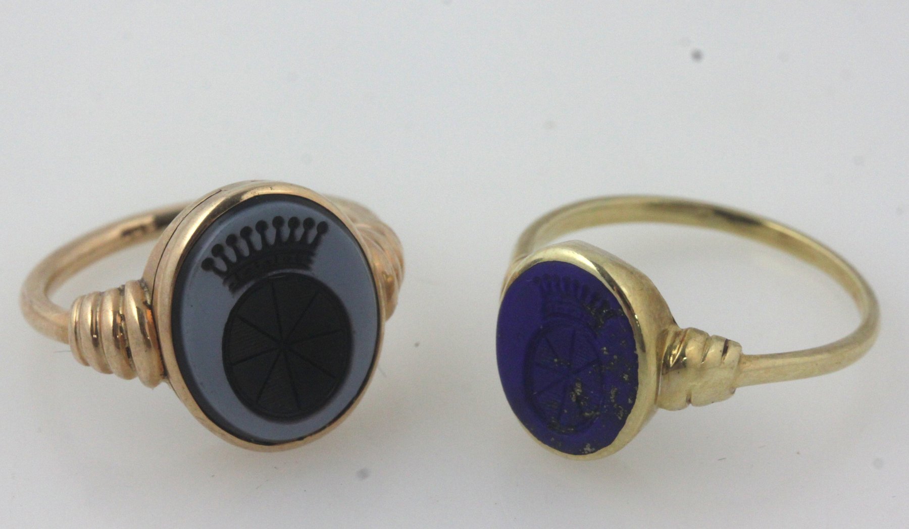 Appraisal: A gentleman's gold signet ring with die-sunk crest and another