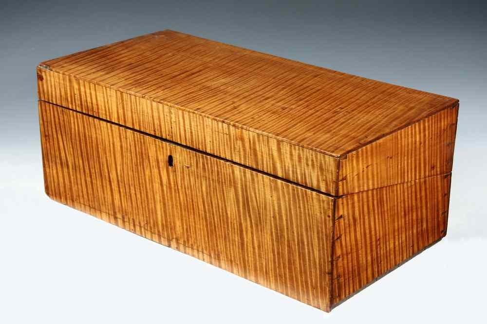 Appraisal: DOCUMENT BOX - Fine th c hinged document box made