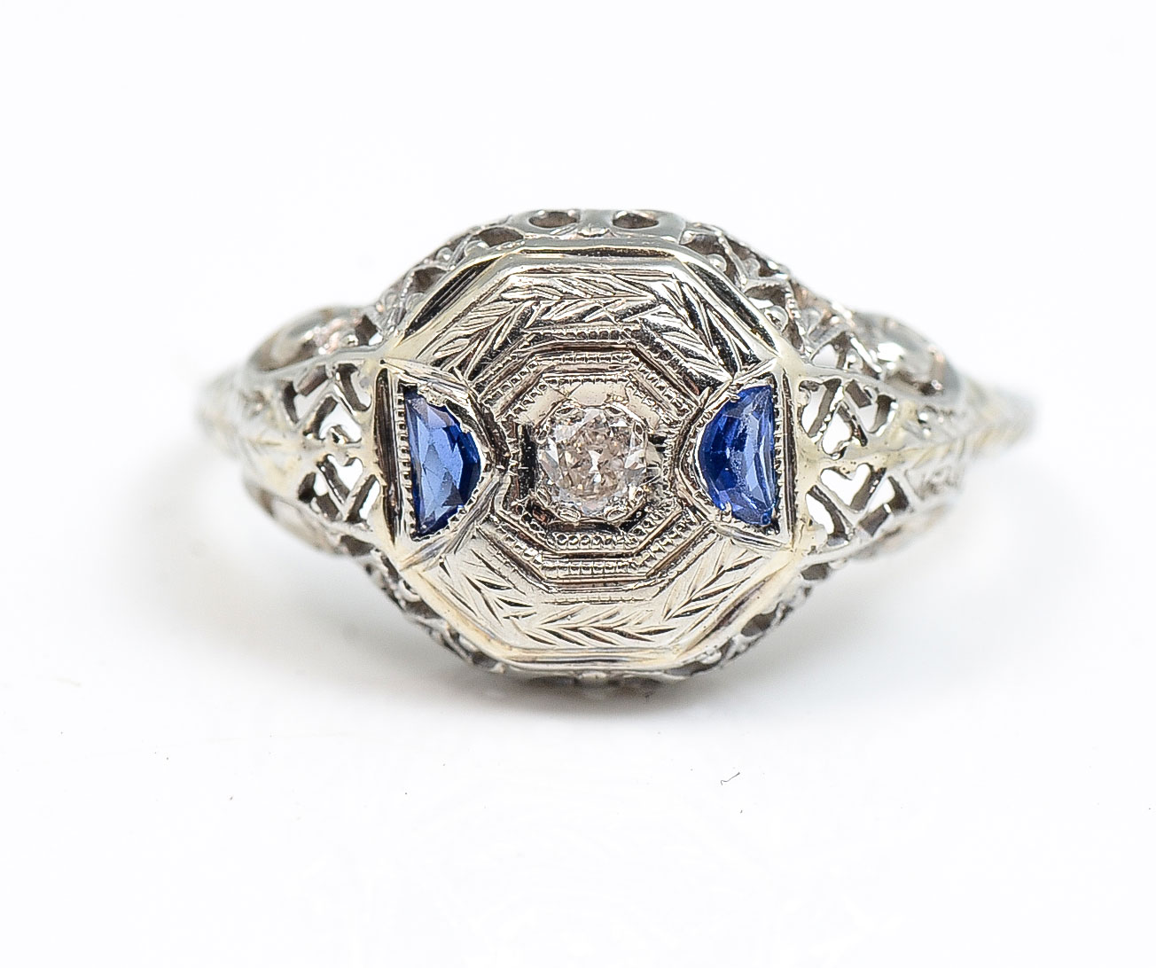 Appraisal: K ART DECO FILIGREE DIAMOND SAPPHIRE RING Lovely art deco