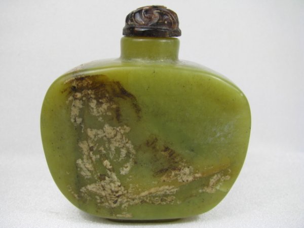 Appraisal: Chinese nephrite jade snuff bottle with carved tortoise color carved