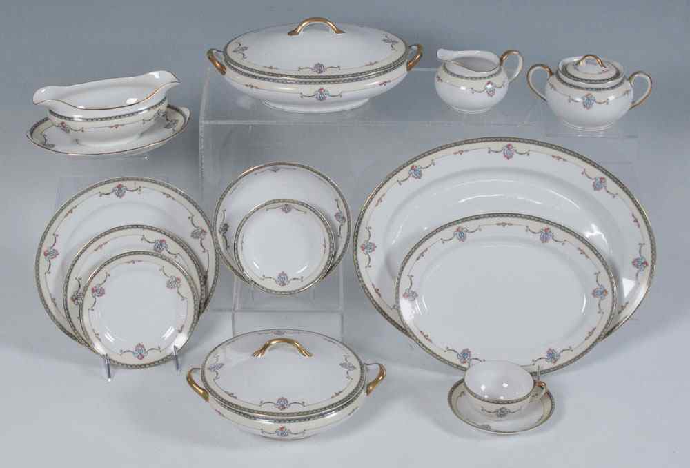 Appraisal: NORITAKE LAUREATE PATTERN CHINA SERVICE Approx pieces in the Laureate