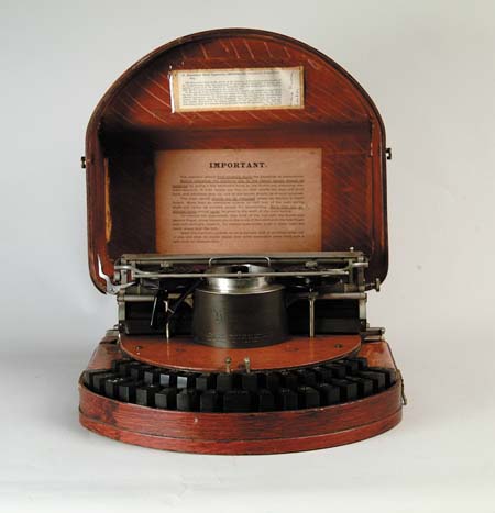 Appraisal: HAMMOND IDEAL TYPEWRITER In oak case with two-piece single type-sector