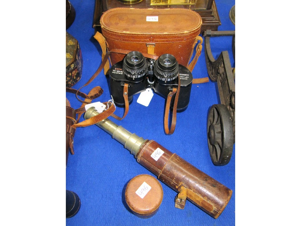 Appraisal: Lot comprising pair of binoculars in case and a four-draw