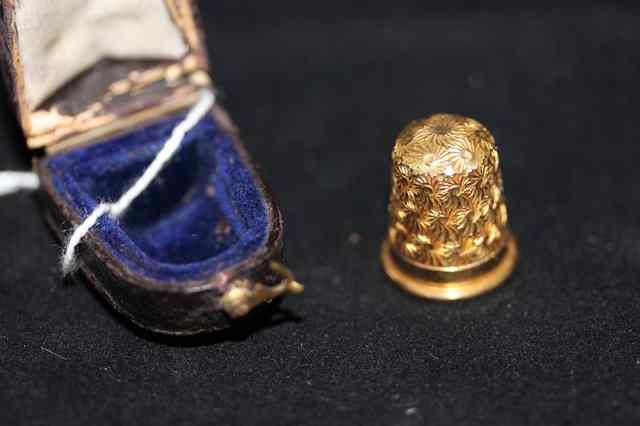 Appraisal: A CT GOLD THIMBLE approximately grams in weight