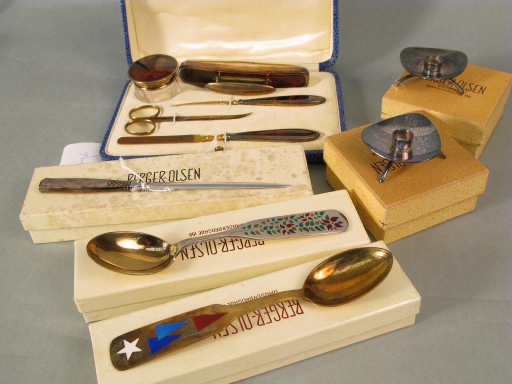 Appraisal: A silver-gilt and tortoiseshell manicure set five pieces in case