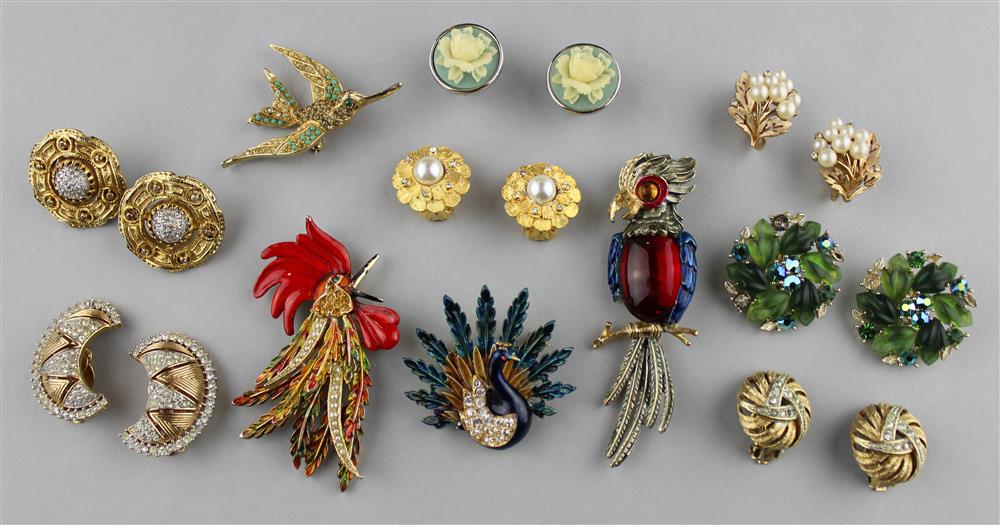 Appraisal: FOUR ART BIRD PINS ALONG WITH EARRINGS BY TRIFARI LISNER