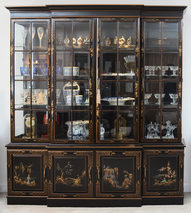 Appraisal: CHINOISERIE LACQUER CHINA CURIO CABINET Top with doors with beveled