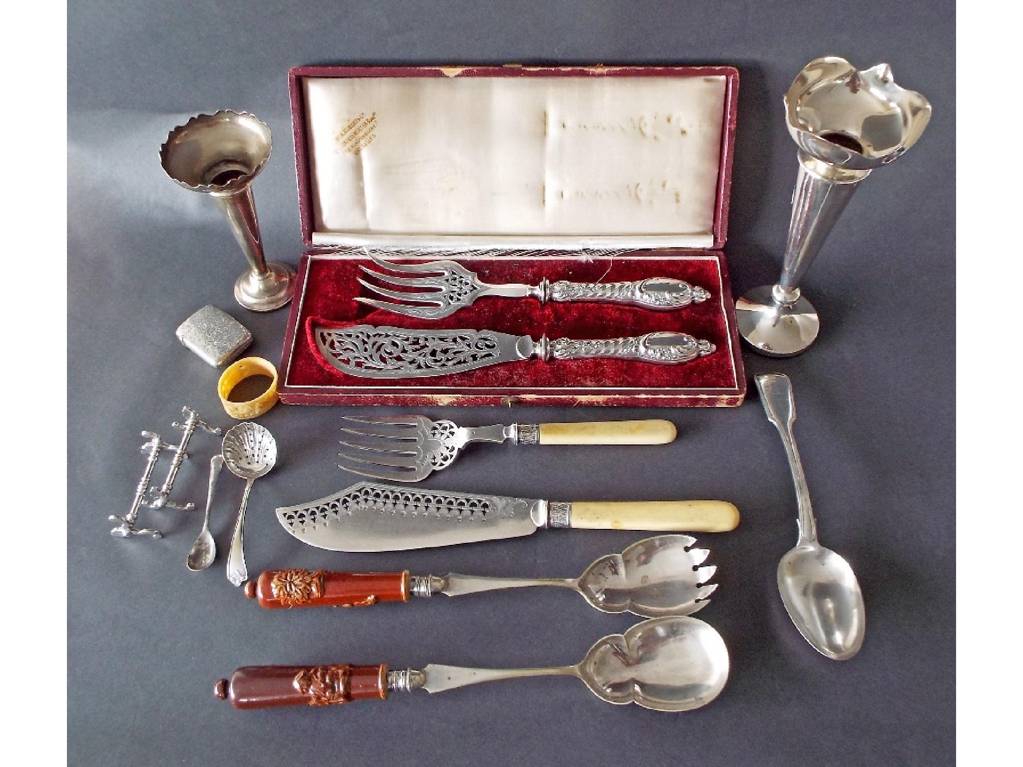 Appraisal: Mixed assorted silver plate to include cased fish serving cutlery