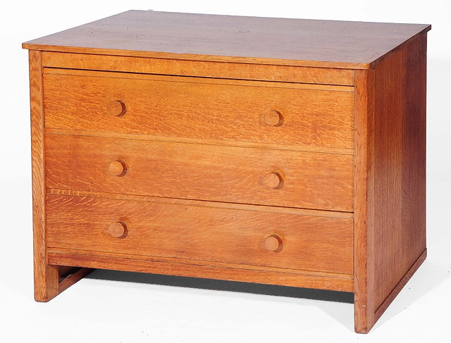 Appraisal: A Gordon Russell oak Denbigh bedroom suite including wardrobe numbered