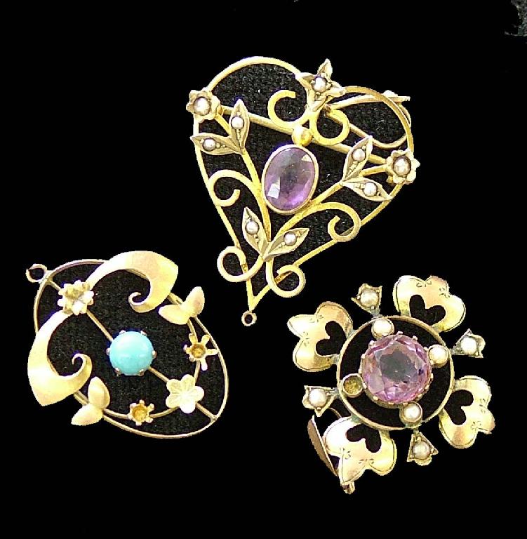 Appraisal: Three similar Art Nouveau gem set gold pendants