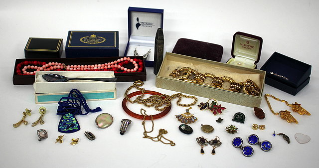 Appraisal: A SMALL QUANTITY OF PASTE AND OTHER JEWELLERY necklaces brooches