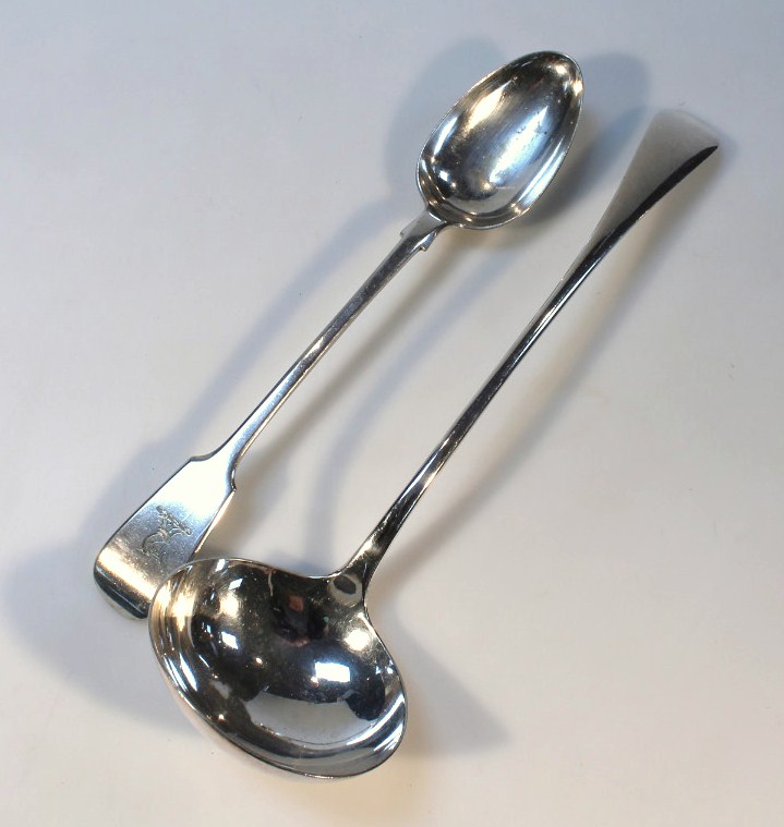 Appraisal: A Mappin Webb silver plated soup ladle with Old English