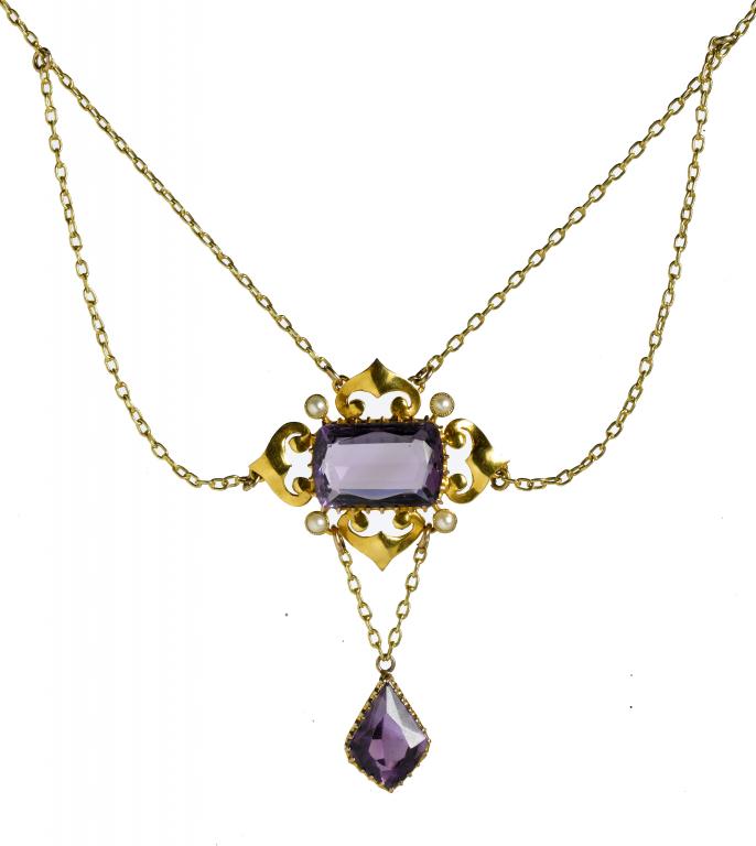 Appraisal: AN AMETHYST AND SEED PEARL PENDANT with kite shaped amethyst