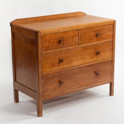 Appraisal: Gordon Russell an oak chest of two short and two