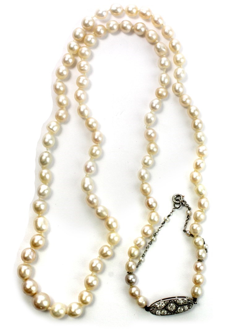 Appraisal: A single row necklace of ninety-two natural salt water pearls