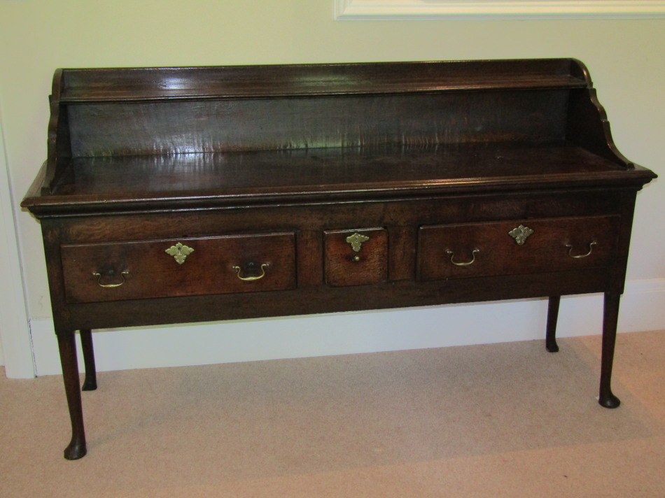 Appraisal: A mid thC oak dresser base with shelved tray top