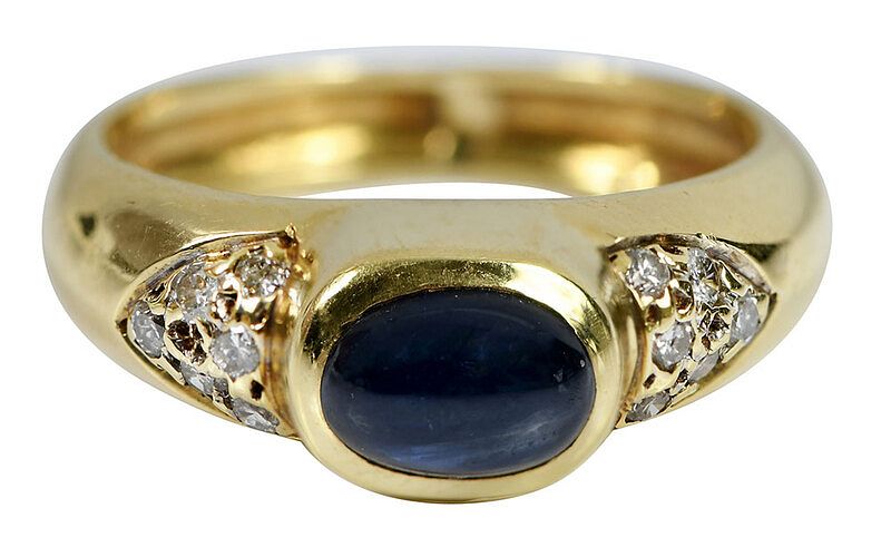 Appraisal: kt Sapphire and Diamond Ring one oval sapphire cabochon approx