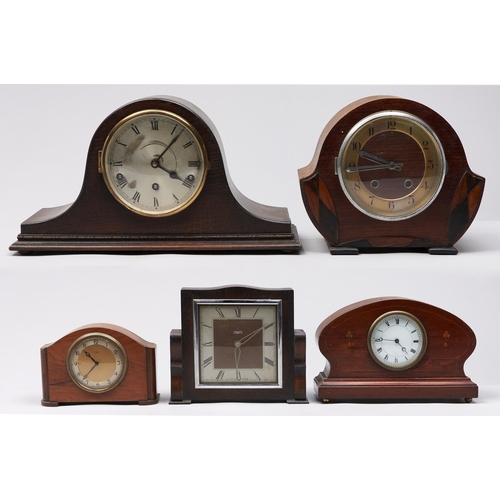 Appraisal: Five various oak mahogany and walnut mantle clocks first half