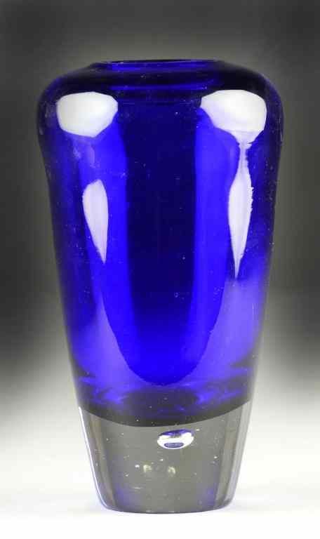 Appraisal: Stueben-style Cobalt Blue Art Glass VaseInward curving rim of cobalt