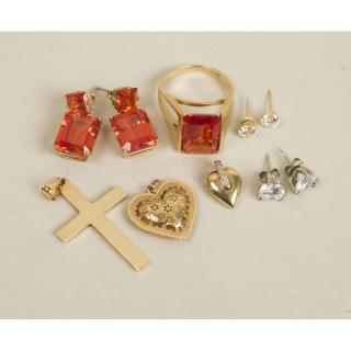 Appraisal: Assorted Jewelry Lot of assorted jewelry comprising a synthetic orange