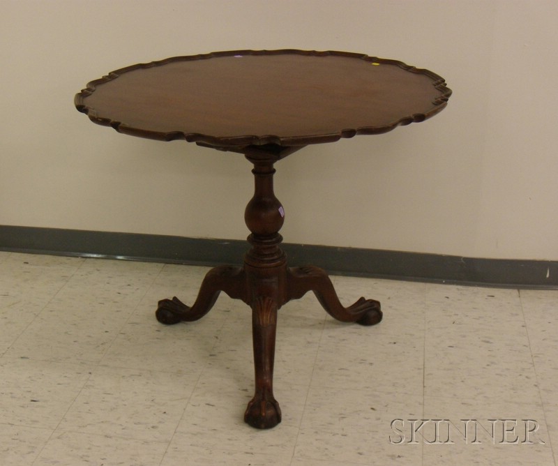 Appraisal: Kittinger Williamsburg Chippendale-style Carved Mahogany Piecrust Tilt-top Birdcage Tea Table