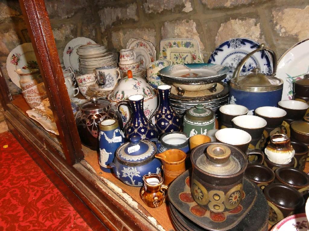 Appraisal: A quantity of miscellaneous ceramics including a Tunstall blue ground