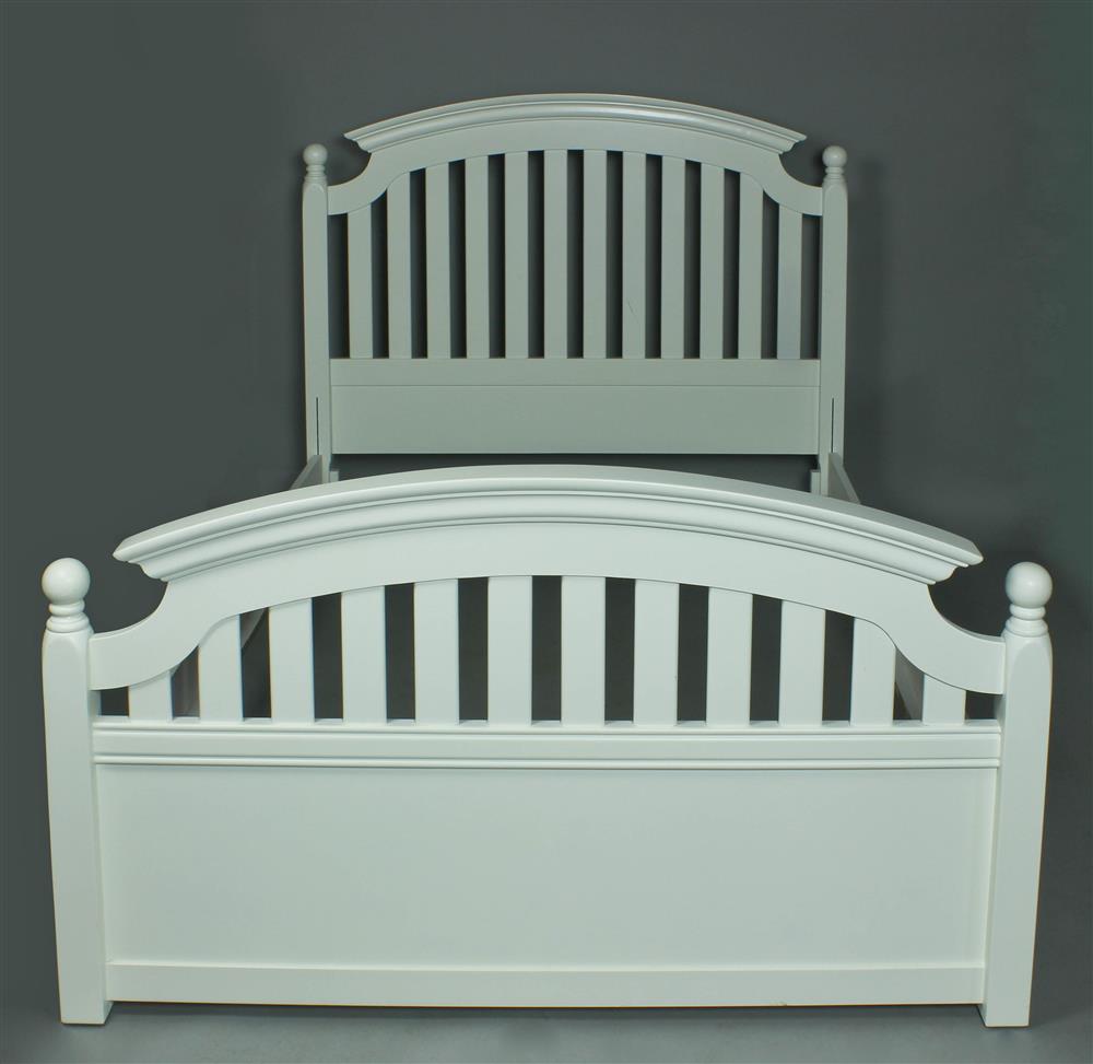 Appraisal: WHITE PAINTED DOUBLE BED LABELED STANLEY FURNITURE POSSIBLY YOUNG AMERICA