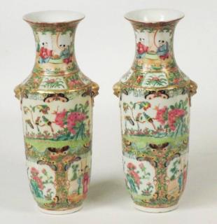 Appraisal: PAIR OF TH C ROSE MEDALLION VASES WITH FOO DOG