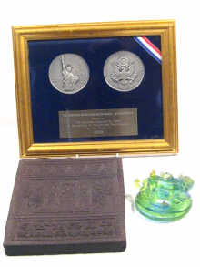 Appraisal: A mixed lot comprising an American Bicentennial medal together with