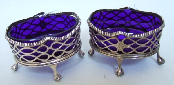 Appraisal: A pair of George III silver oval salts each body