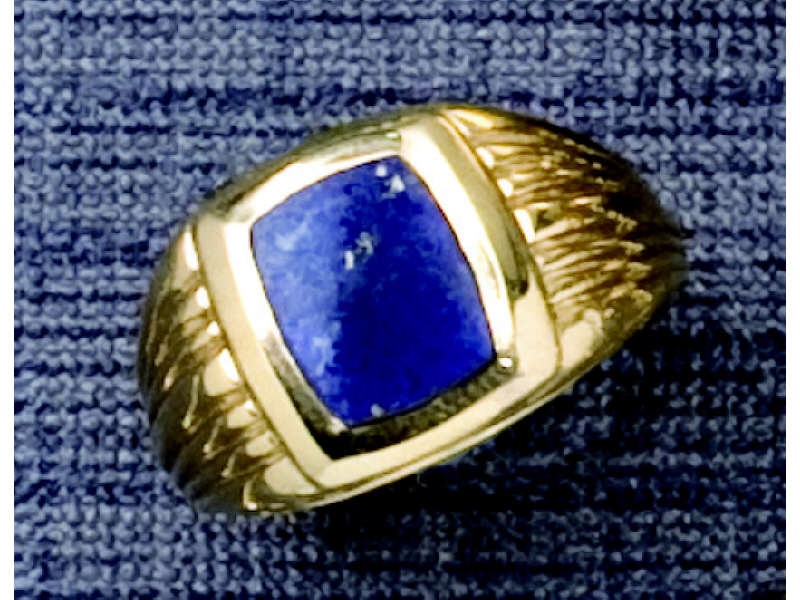 Appraisal: LAPIS RING Man's k yellow gold ring with tablet cut