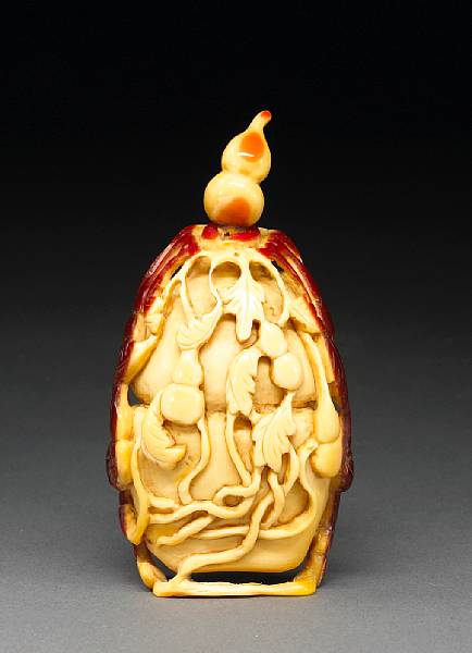 Appraisal: A hornbill snuff bottle carved with gourds Modeled as a