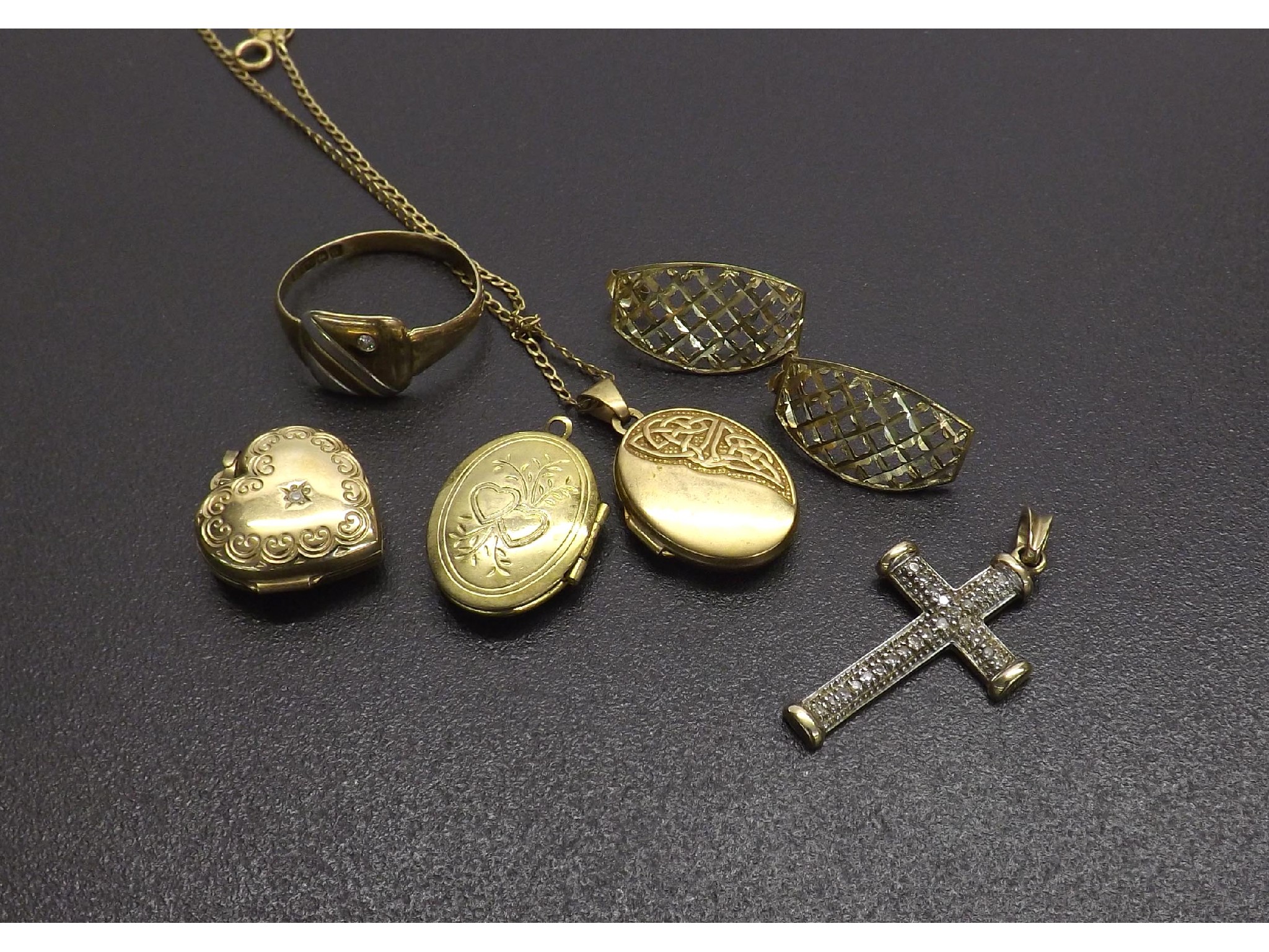 Appraisal: - -A Selection of assorted ct jewellery gm