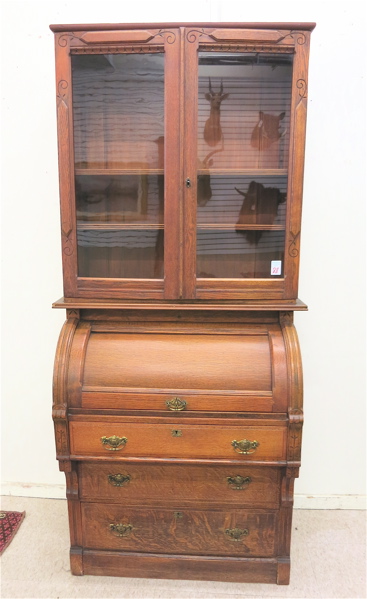 Appraisal: A VICTORIAN OAK CYLINDER-ROLL SECRETARY BOOKCASE American c the top