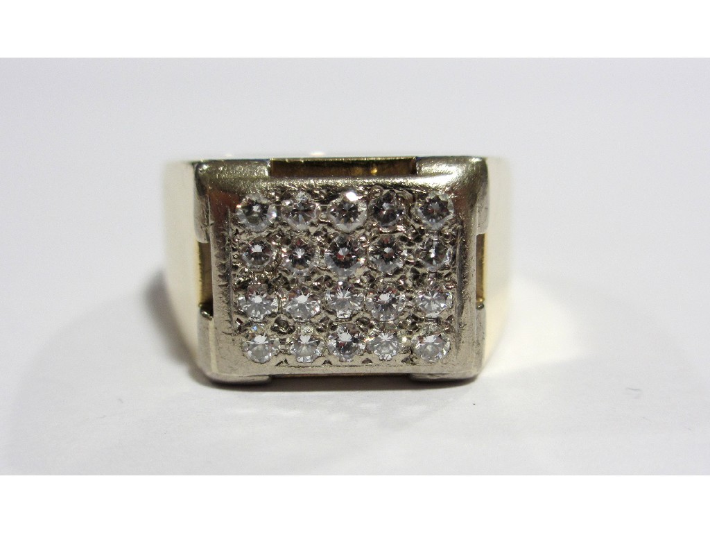 Appraisal: A gent's diamond dress signet ring with twenty diamond brilliants