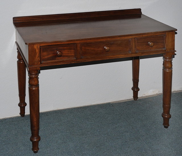 Appraisal: A VICTORIAN MAHOGANY SIDE TABLE with three drawers to front