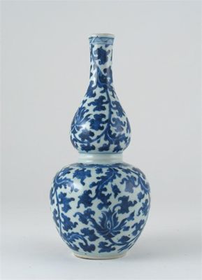 Appraisal: A good Chinese blue and white gourd vase painted with