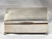 Appraisal: A silver table cigarette box hallmarked Birmingham