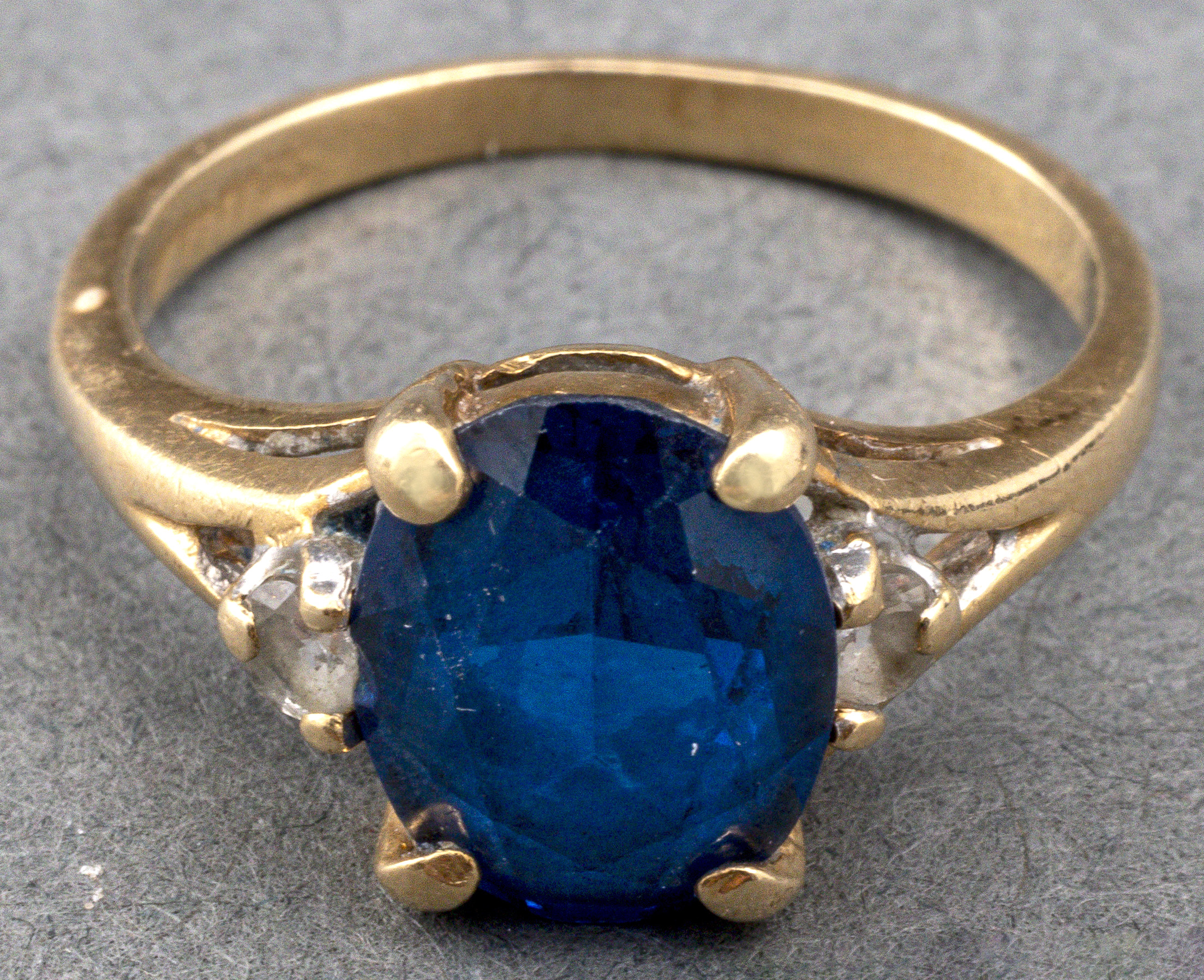 Appraisal: K YELLOW GOLD BLUE SPINEL WHITE TOPAZ RING Vintage K